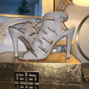 Gorgeous taupe leather Charlotte in D high heels. Womens (US) 8